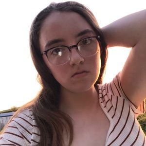 Meet your Posher, Chloe